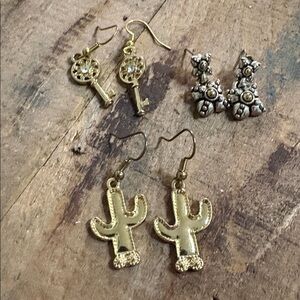 Bundle of 3 pierced earrings